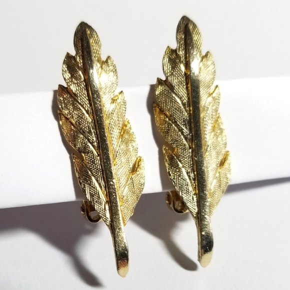 Vintage Dore clip earrings long leaf gold tone clipon leaves - Picture 1 of 14